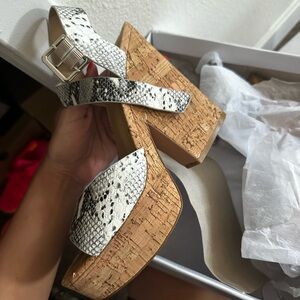 Steve Madden platform size 7